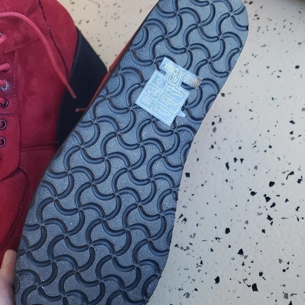 MTNG red suede